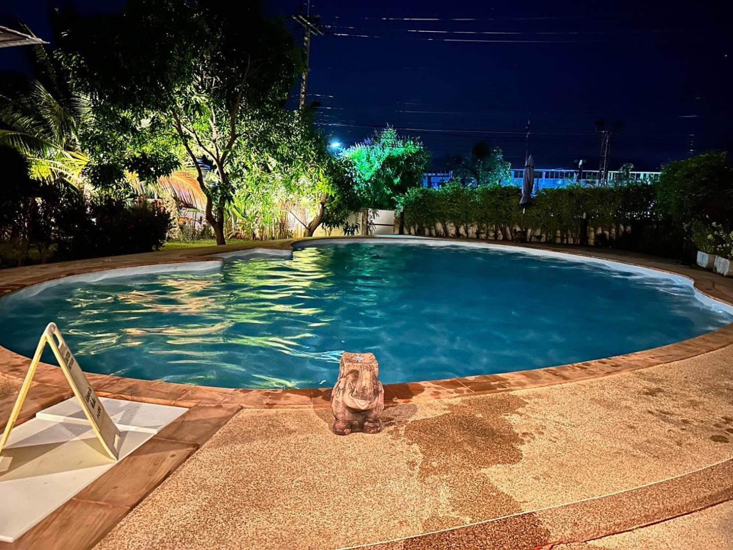 Nuch'S Apple Guest House Si Bun Ruang Exterior foto